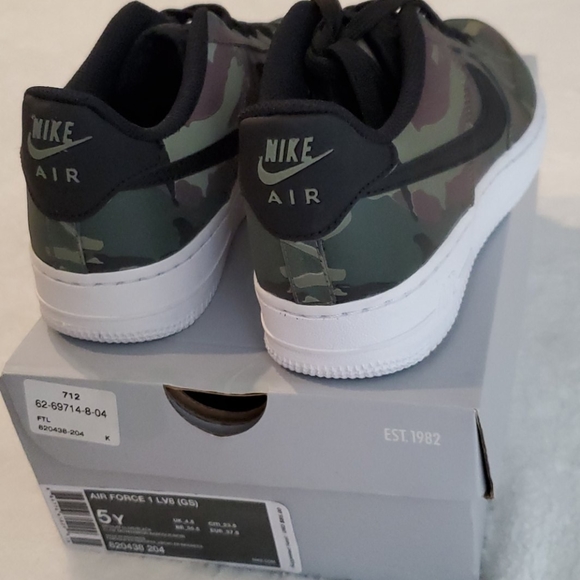 Nike Air Force 1 - Picture 4 of 8